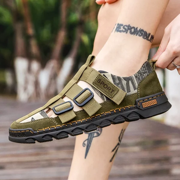 Strap Webbing Closed-Toe Sandals