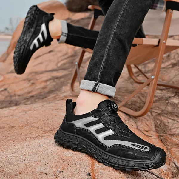 Comfortable Rotating Button Men’s Shoes